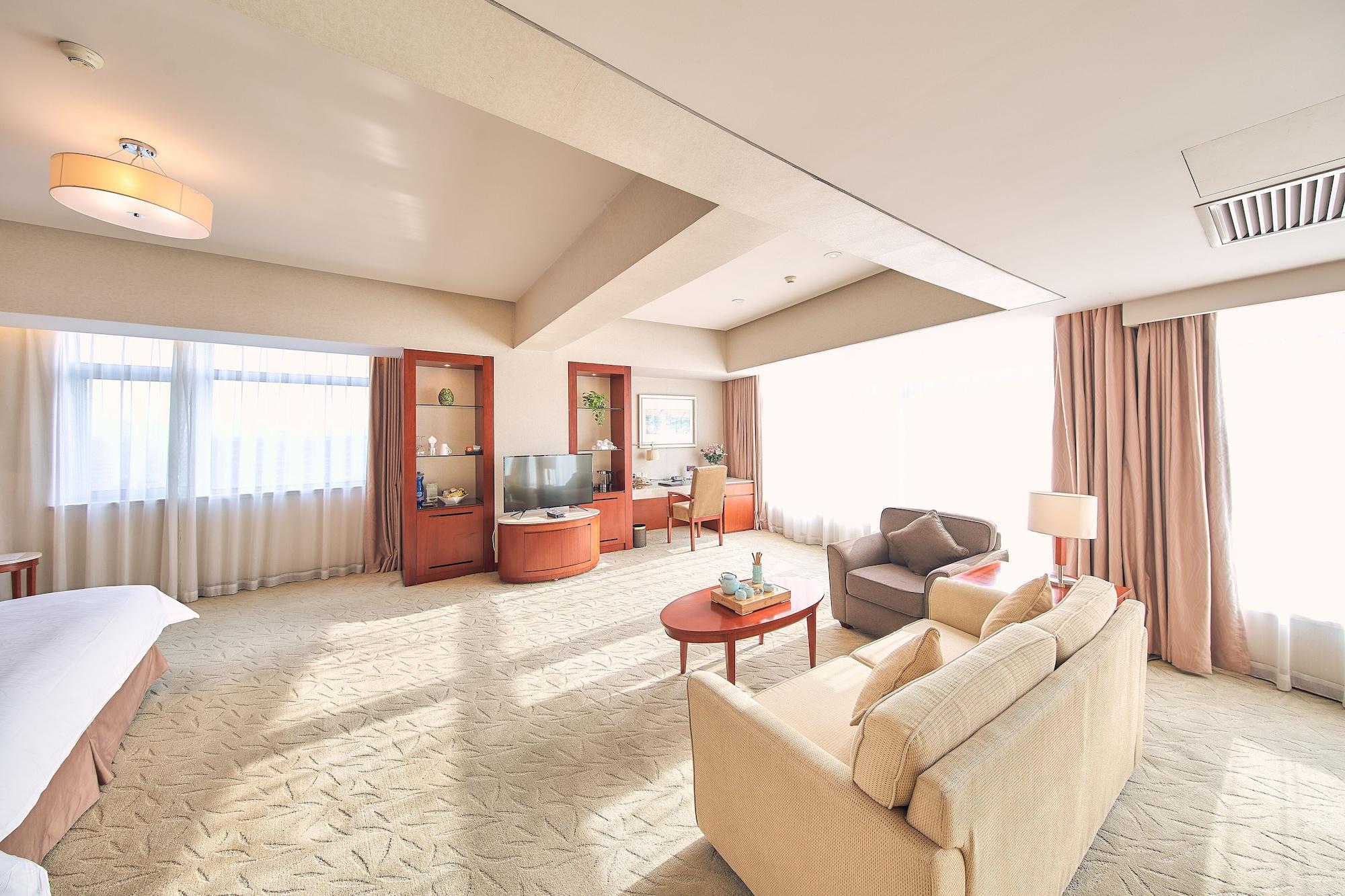 Parkview Hotel 4*